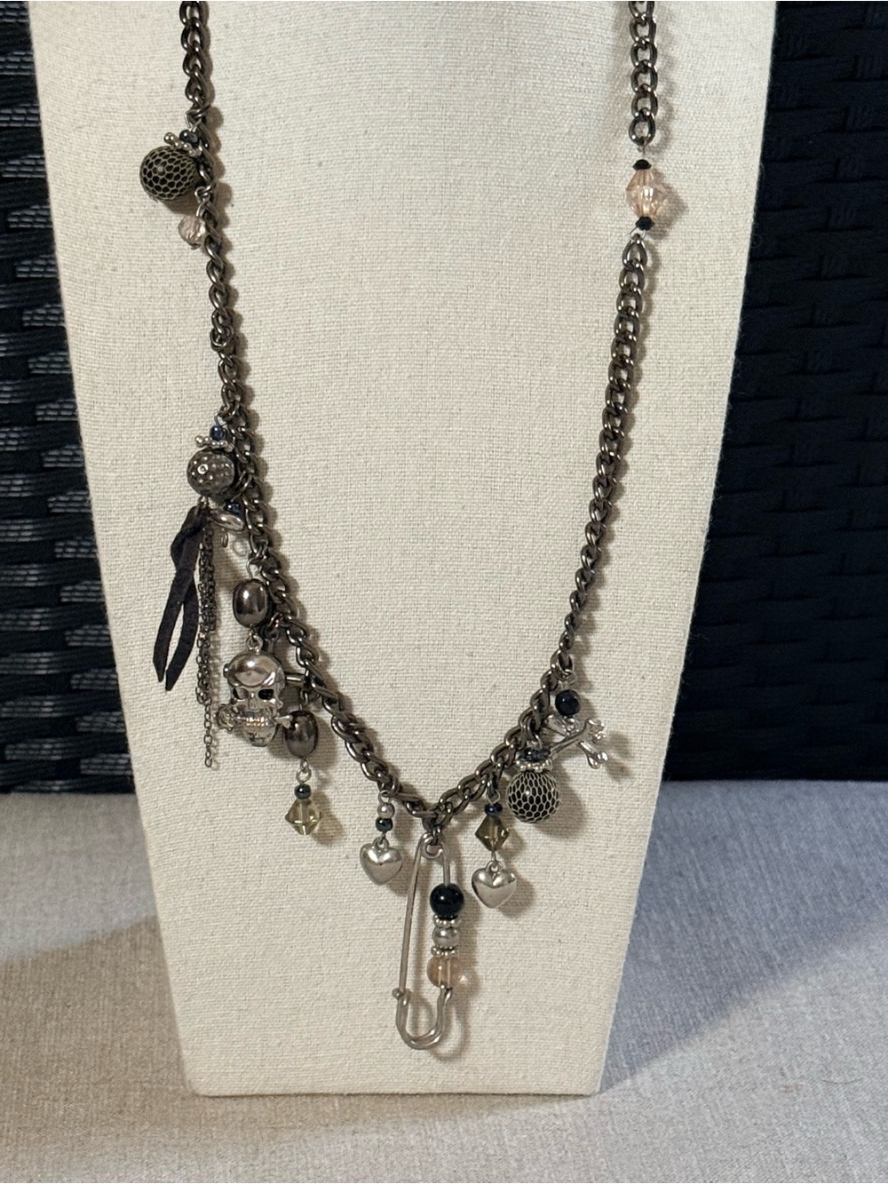 Bijoux Terner Y2K Gothic, Edgy Charm Necklace